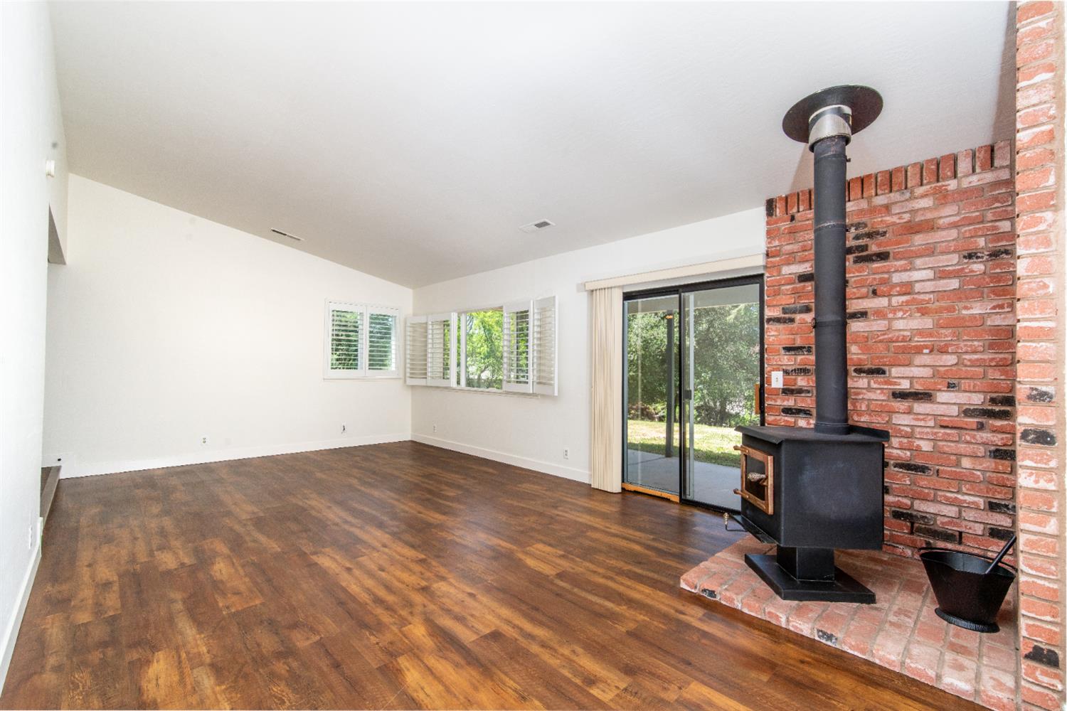 Detail Gallery Image 4 of 33 For 3791 Noel Ct, Placerville,  CA 95667 - 3 Beds | 2 Baths