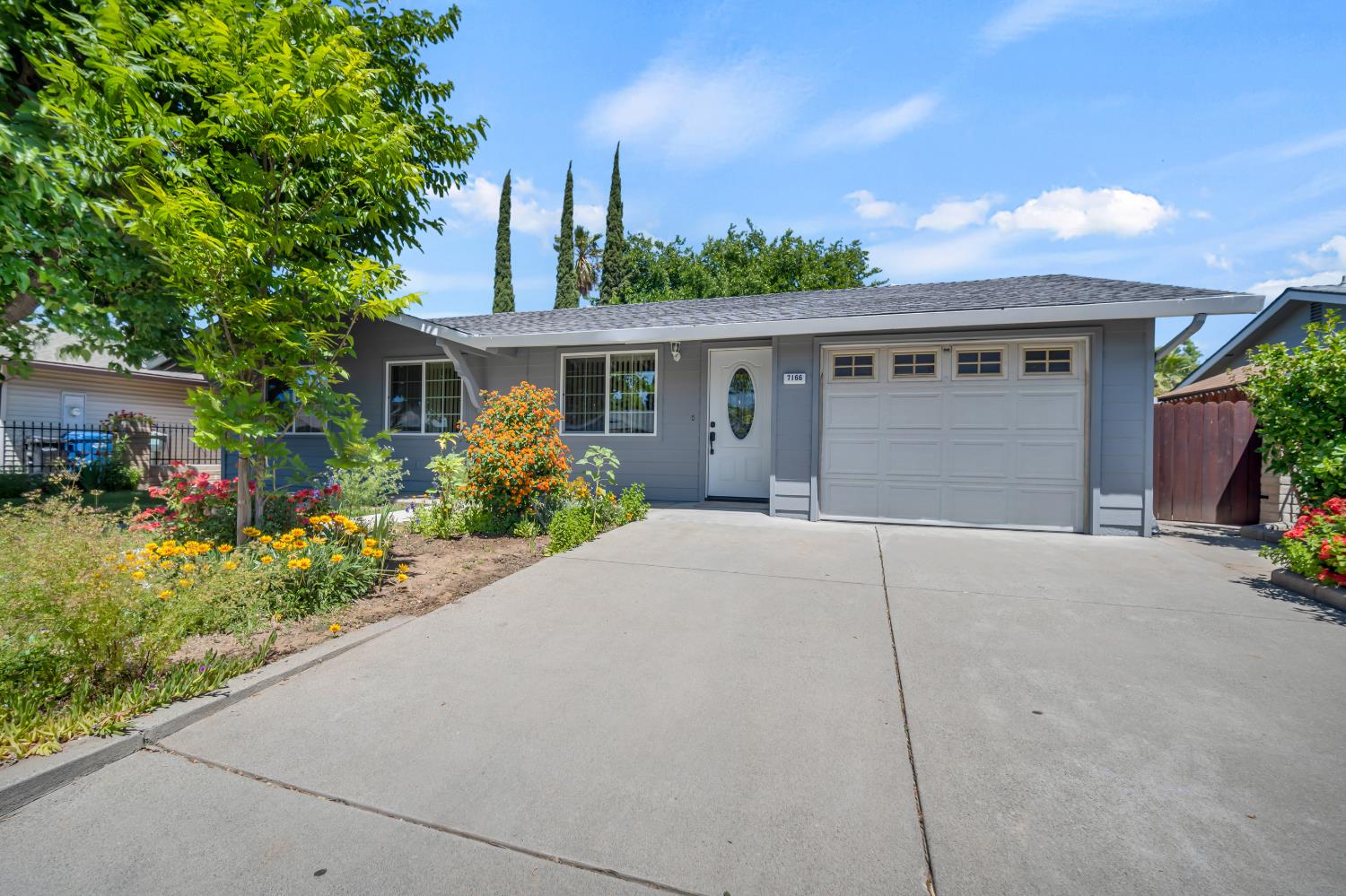 Detail Gallery Image 1 of 47 For 7166 Arutas Dr, North Highlands,  CA 95660 - 3 Beds | 2 Baths