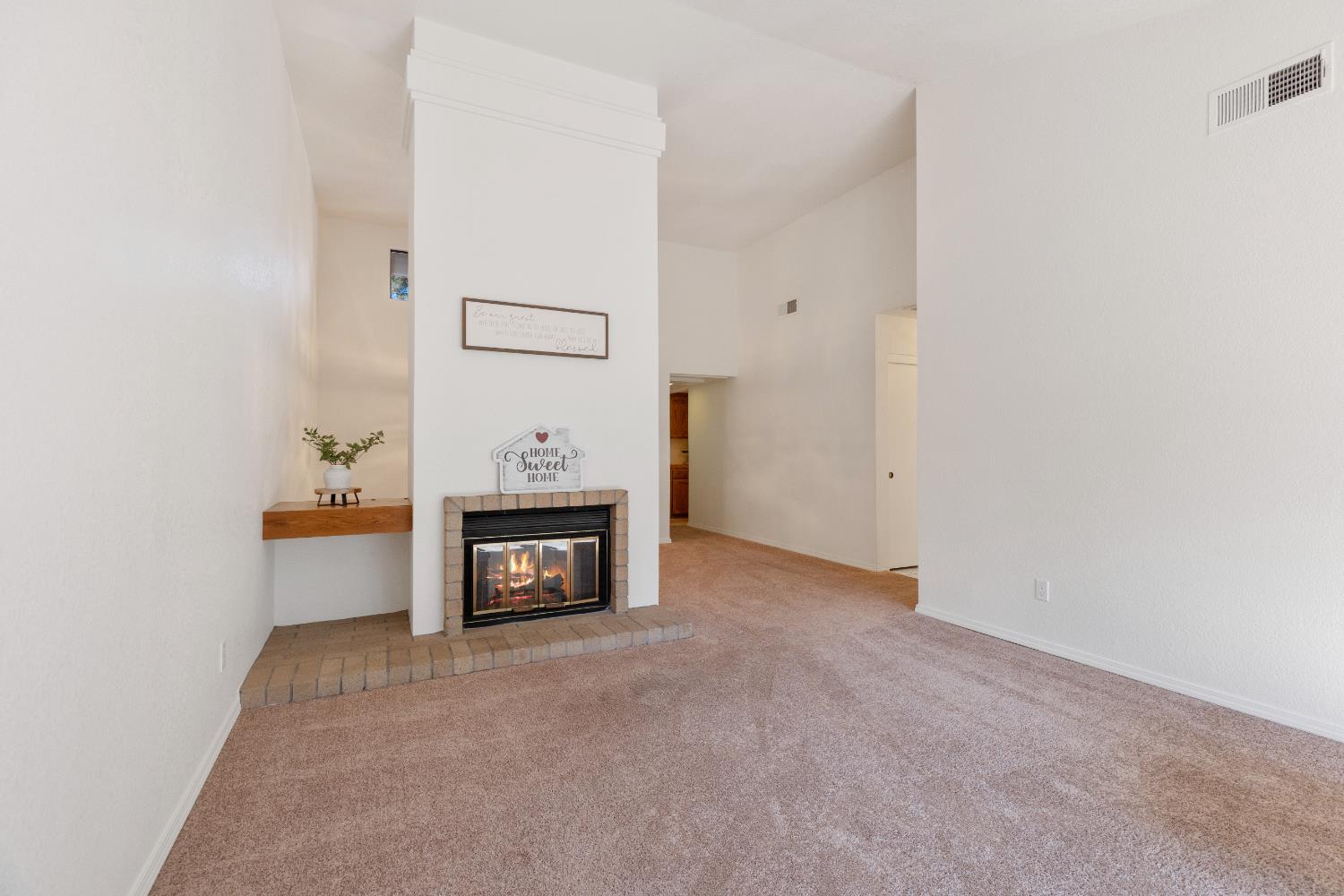 Detail Gallery Image 13 of 27 For 6401 El Porto Ln, Citrus Heights,  CA 95621 - 3 Beds | 2 Baths