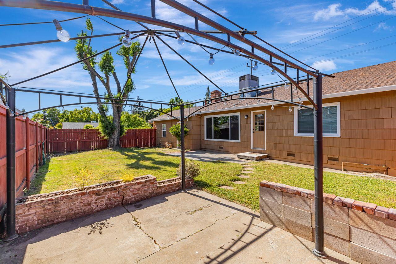 Detail Gallery Image 63 of 72 For 4130 Arden Way, Sacramento,  CA 95864 - – Beds | – Baths