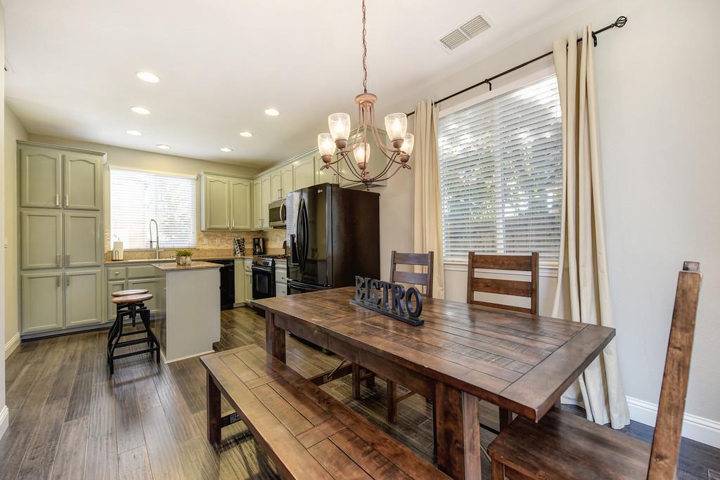 Detail Gallery Image 5 of 38 For 390 Caravaggio Way, Sacramento,  CA 95835 - 3 Beds | 2/1 Baths