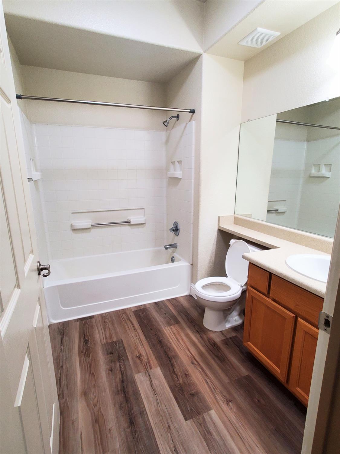 Detail Gallery Image 10 of 13 For 5201 Laguna Oaks Dr #65,  Elk Grove,  CA 95758 - 2 Beds | 2 Baths