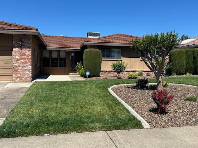 Detail Gallery Image 4 of 49 For 4523 Jan Dr, Carmichael,  CA 95608 - 3 Beds | 2 Baths