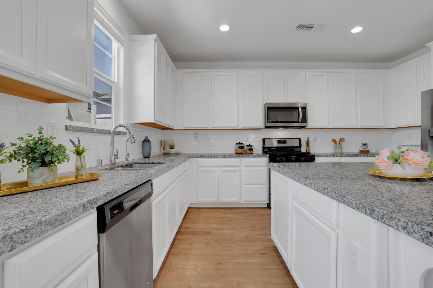 Detail Gallery Image 17 of 48 For 1693 S Macias Pl, Mountain House,  CA 95391 - 4 Beds | 3 Baths