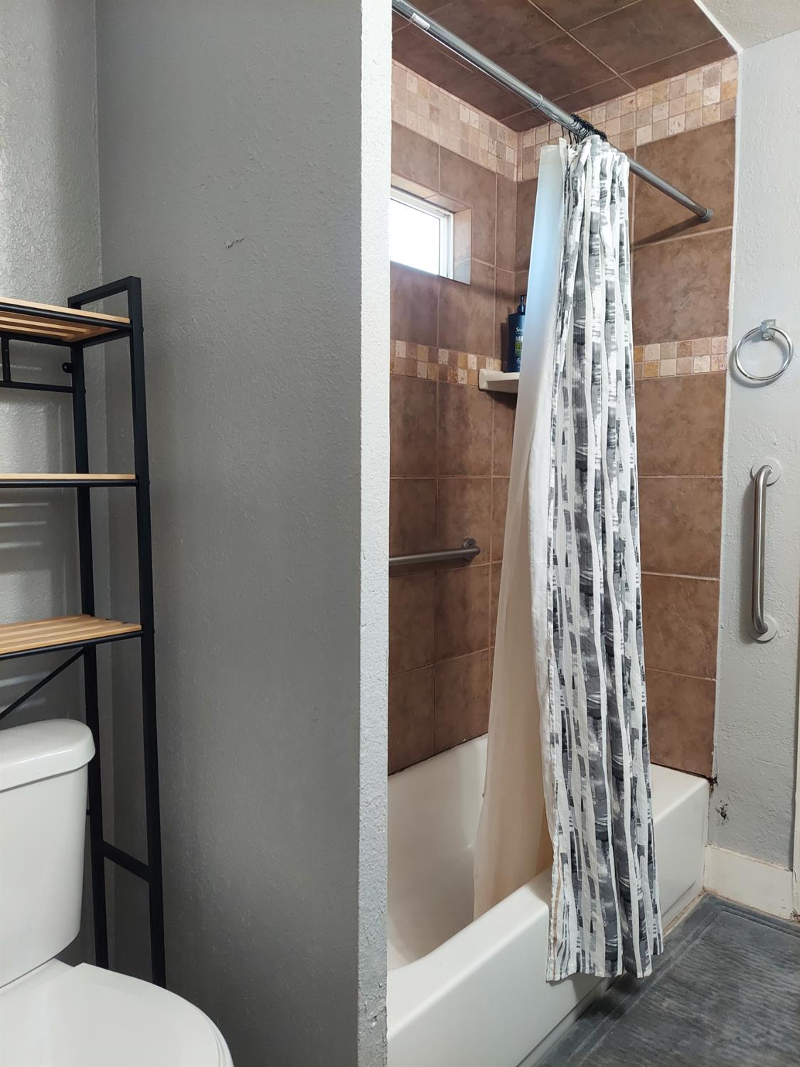 Detail Gallery Image 8 of 8 For 202 Spruce St, Modesto,  CA 95351 - 2 Beds | 1 Baths