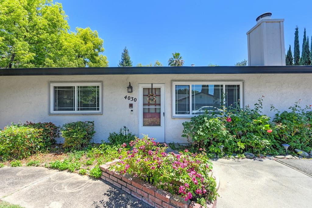 Detail Gallery Image 3 of 34 For 4030 Grover Ct, Carmichael,  CA 95608 - 3 Beds | 2 Baths