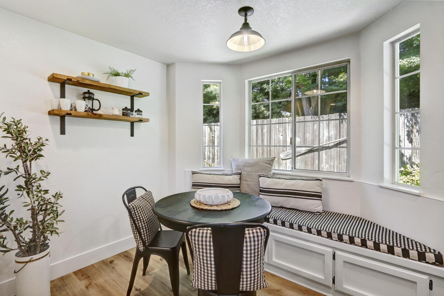 Detail Gallery Image 20 of 38 For 4939 Kurz Cir, Carmichael,  CA 95608 - 3 Beds | 2 Baths