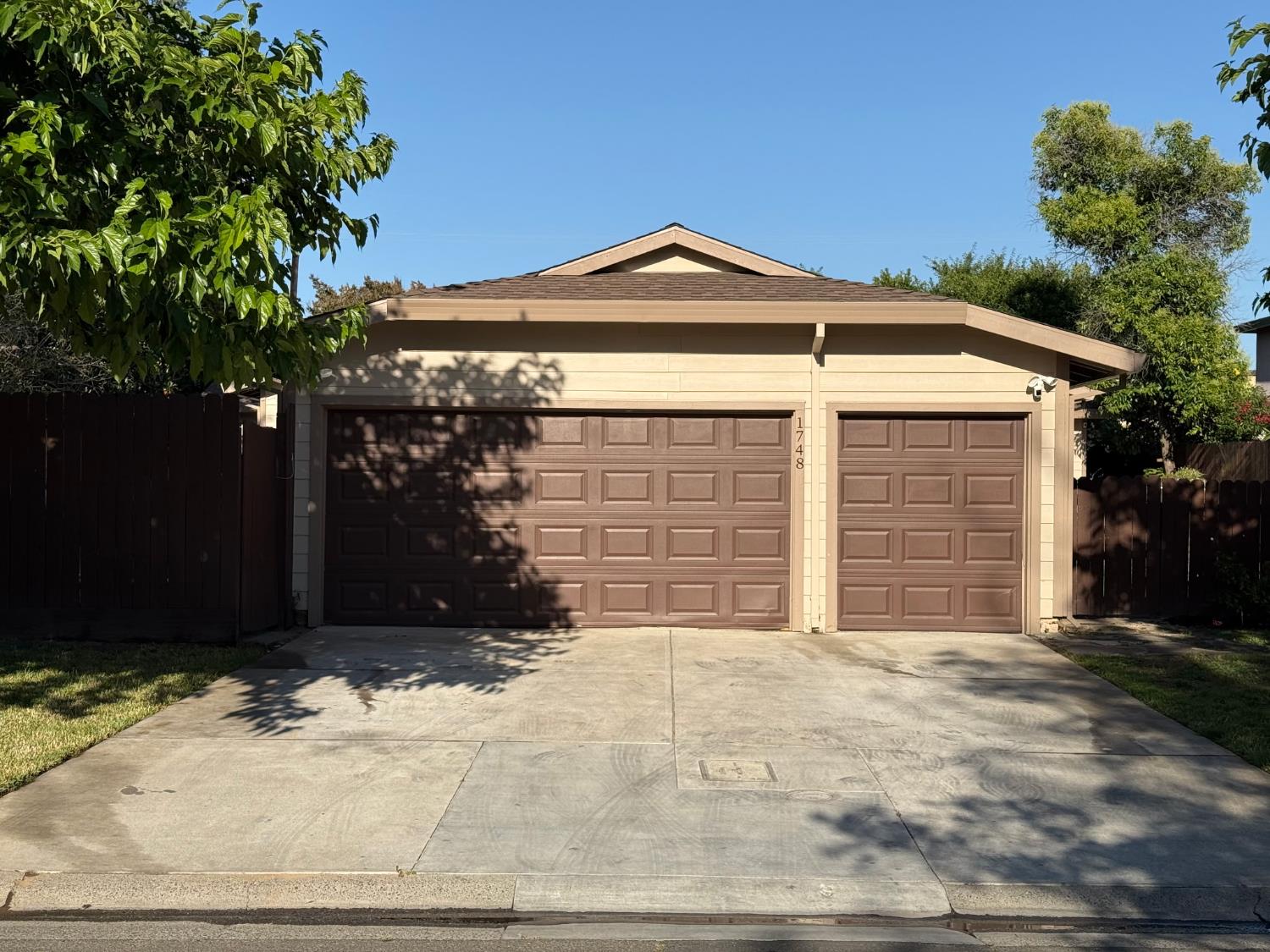 Detail Gallery Image 1 of 9 For 1748 Richmond St, Sacramento,  CA 95825 - 4 Beds | 2 Baths