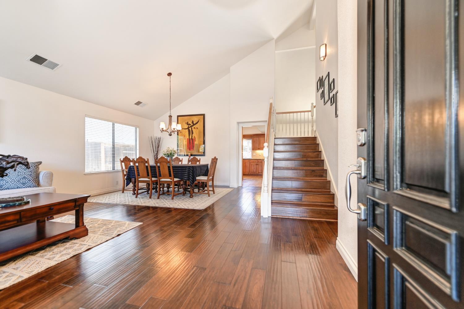 Detail Gallery Image 4 of 43 For 5313 Thunder Ridge Cir, Rocklin,  CA 95765 - 4 Beds | 3 Baths