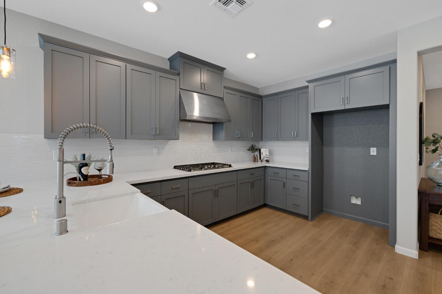 Detail Gallery Image 2 of 41 For 1687 Carson River Loop, Lincoln,  CA 95648 - 2 Beds | 2 Baths