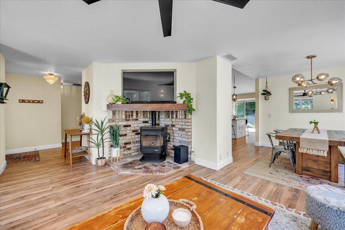 Detail Gallery Image 5 of 36 For 820 Estey Way, Placerville,  CA 95667 - 3 Beds | 2 Baths