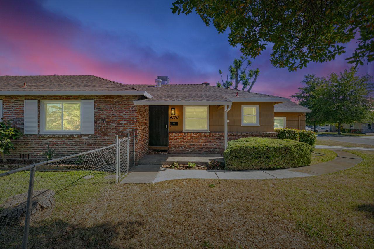 Detail Gallery Image 2 of 72 For 4130 Arden Way, Sacramento,  CA 95864 - – Beds | – Baths