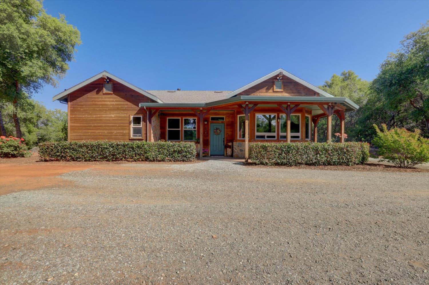 Detail Gallery Image 2 of 97 For 17620 Red Ball Cir, Grass Valley,  CA 95949 - 2 Beds | 2 Baths