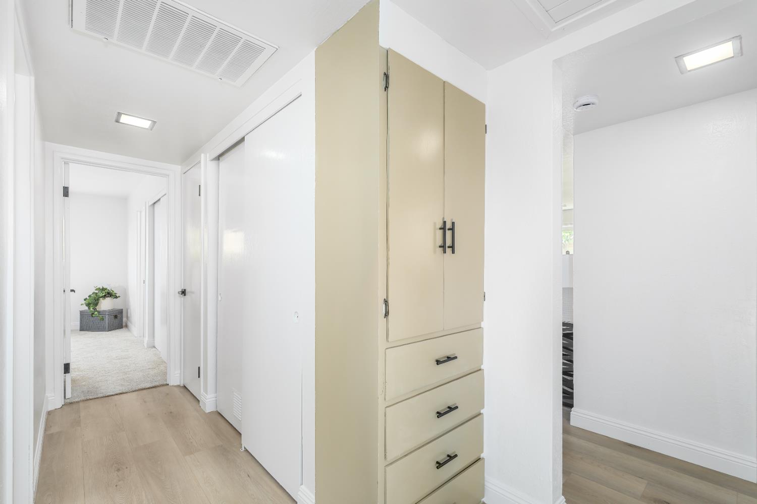 Detail Gallery Image 18 of 40 For 5705 Rickey Drive, Sacramento,  CA 95822 - 3 Beds | 2 Baths