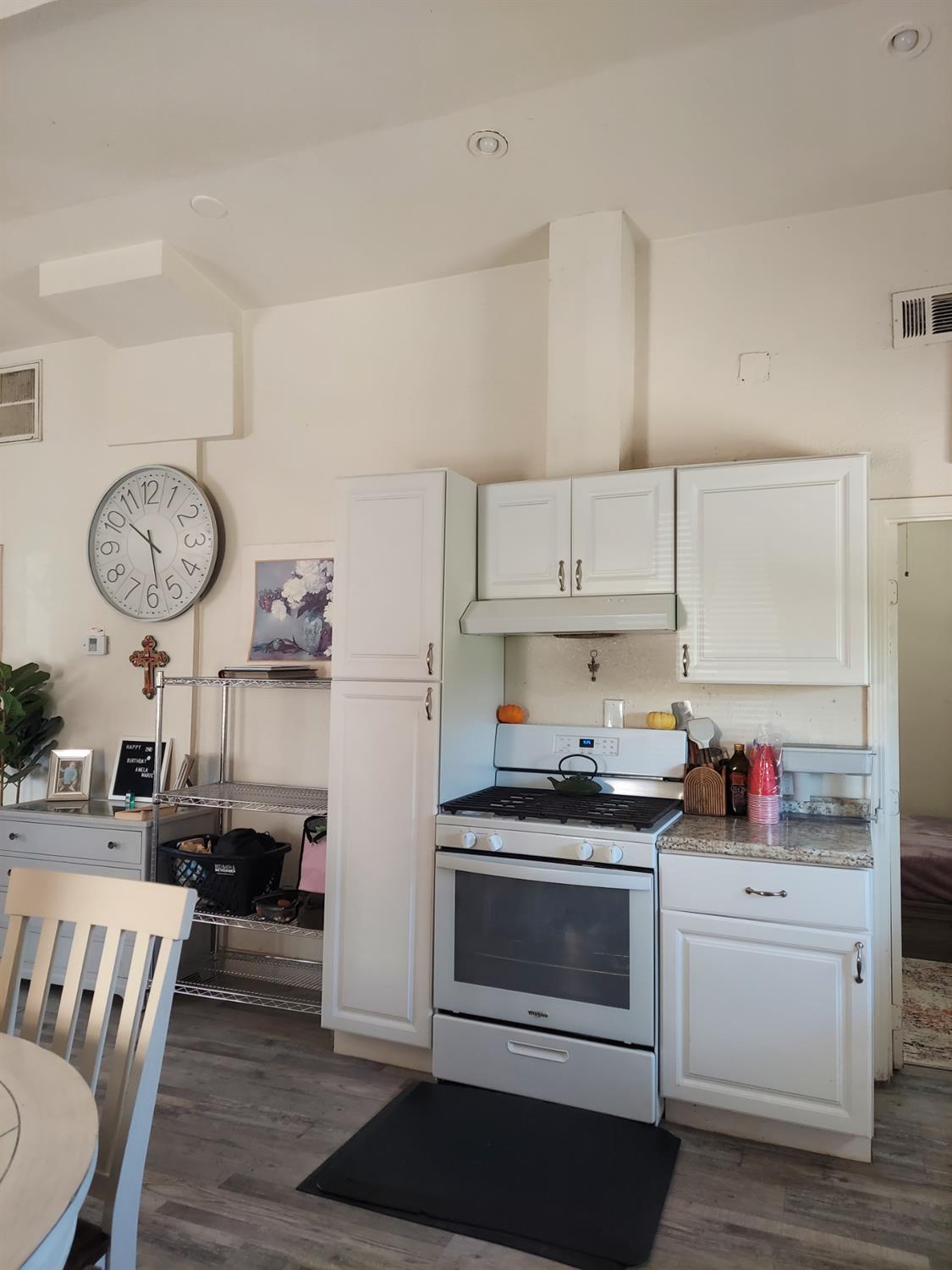 Detail Gallery Image 5 of 8 For 202 Spruce St, Modesto,  CA 95351 - 2 Beds | 1 Baths