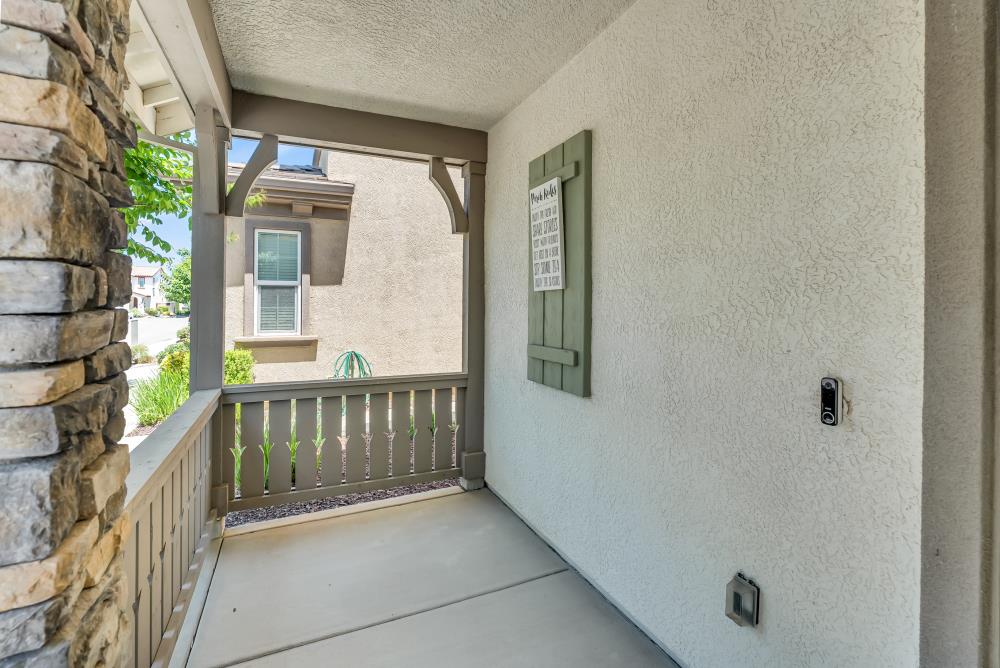 Detail Gallery Image 4 of 56 For 8373 Bronx Way, Sacramento,  CA 95829 - 3 Beds | 2/1 Baths