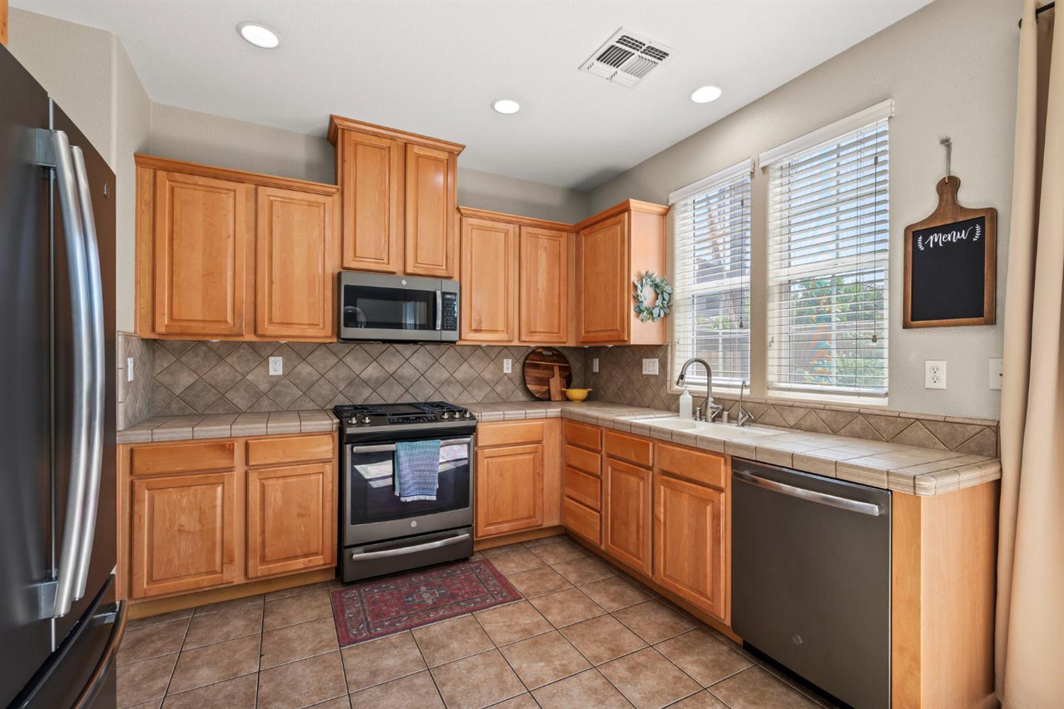 Detail Gallery Image 12 of 34 For 8596 Cortina Cir, Roseville,  CA 95678 - 3 Beds | 2/1 Baths