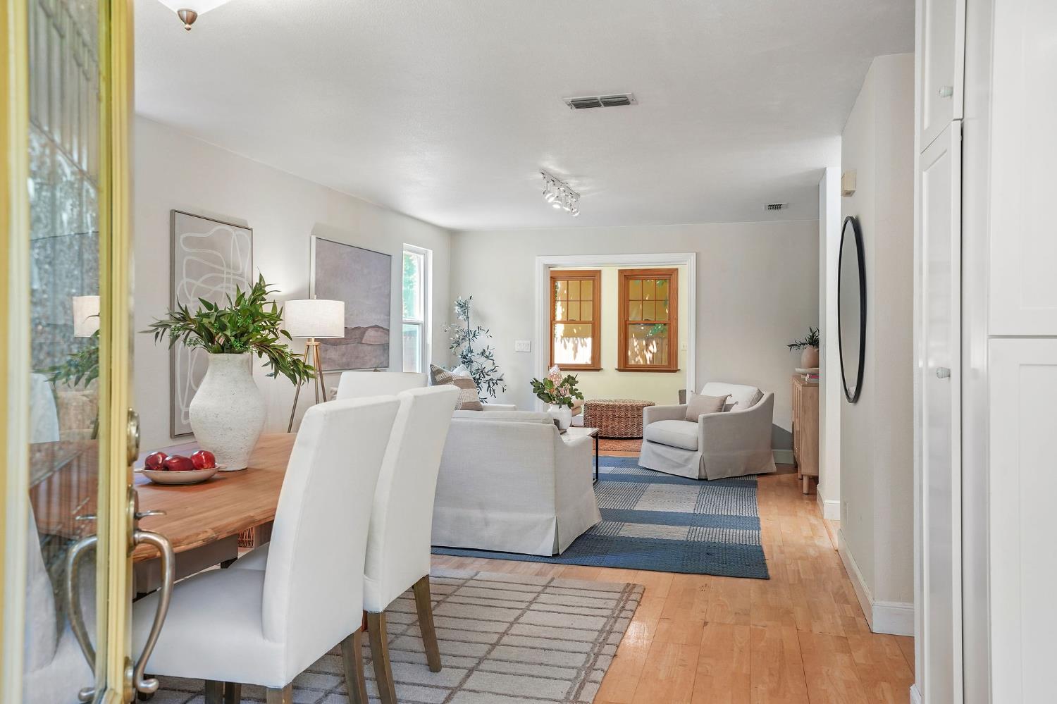 Photo #3: 225061604 Listing 