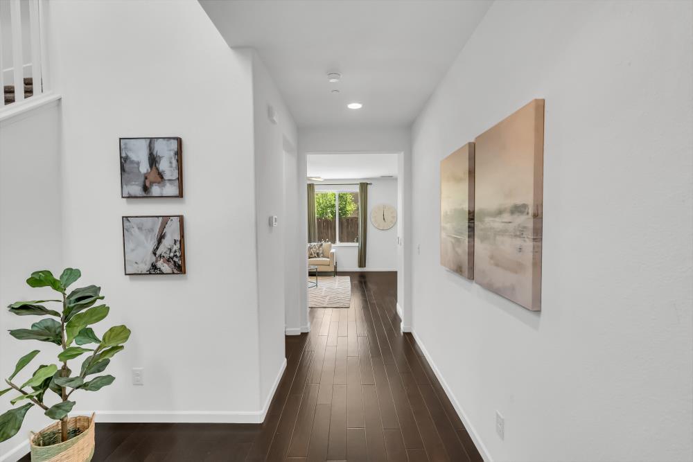 Detail Gallery Image 5 of 56 For 8373 Bronx Way, Sacramento,  CA 95829 - 3 Beds | 2/1 Baths