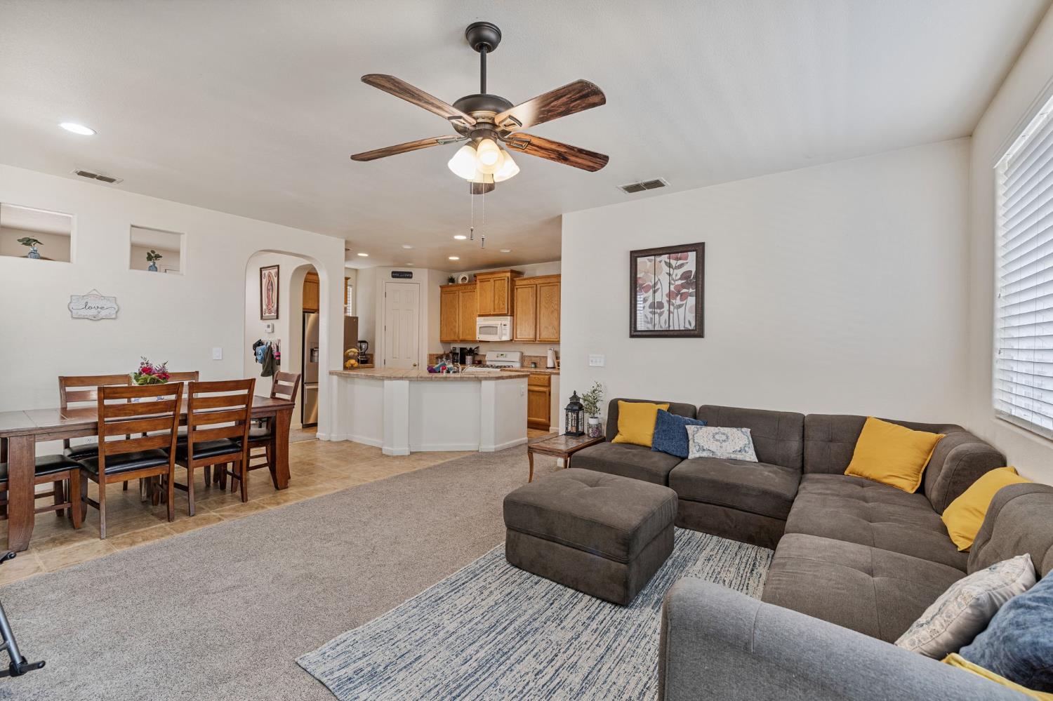 Detail Gallery Image 8 of 25 For 2081 Tangerine Ave, Madera,  CA 93637 - 3 Beds | 2 Baths