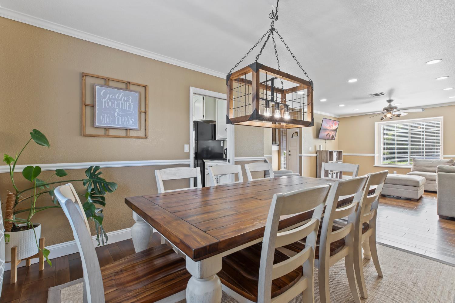 Detail Gallery Image 8 of 38 For 3092 Village Park Ct, Turlock,  CA 95382 - 4 Beds | 2/1 Baths