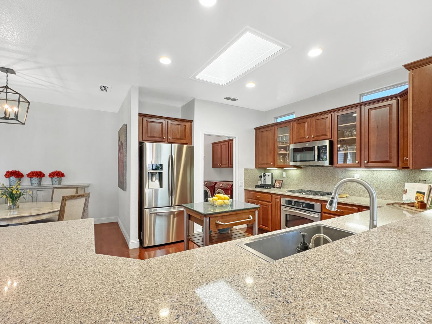 Detail Gallery Image 16 of 42 For 2052 Stonecrest Ln, Lincoln,  CA 95648 - 2 Beds | 2 Baths