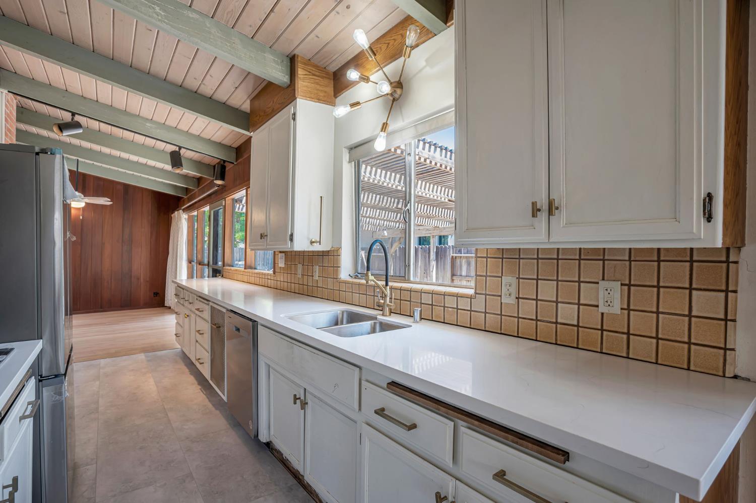 Detail Gallery Image 15 of 28 For 916 B St, Davis,  CA 95616 - 3 Beds | 3 Baths