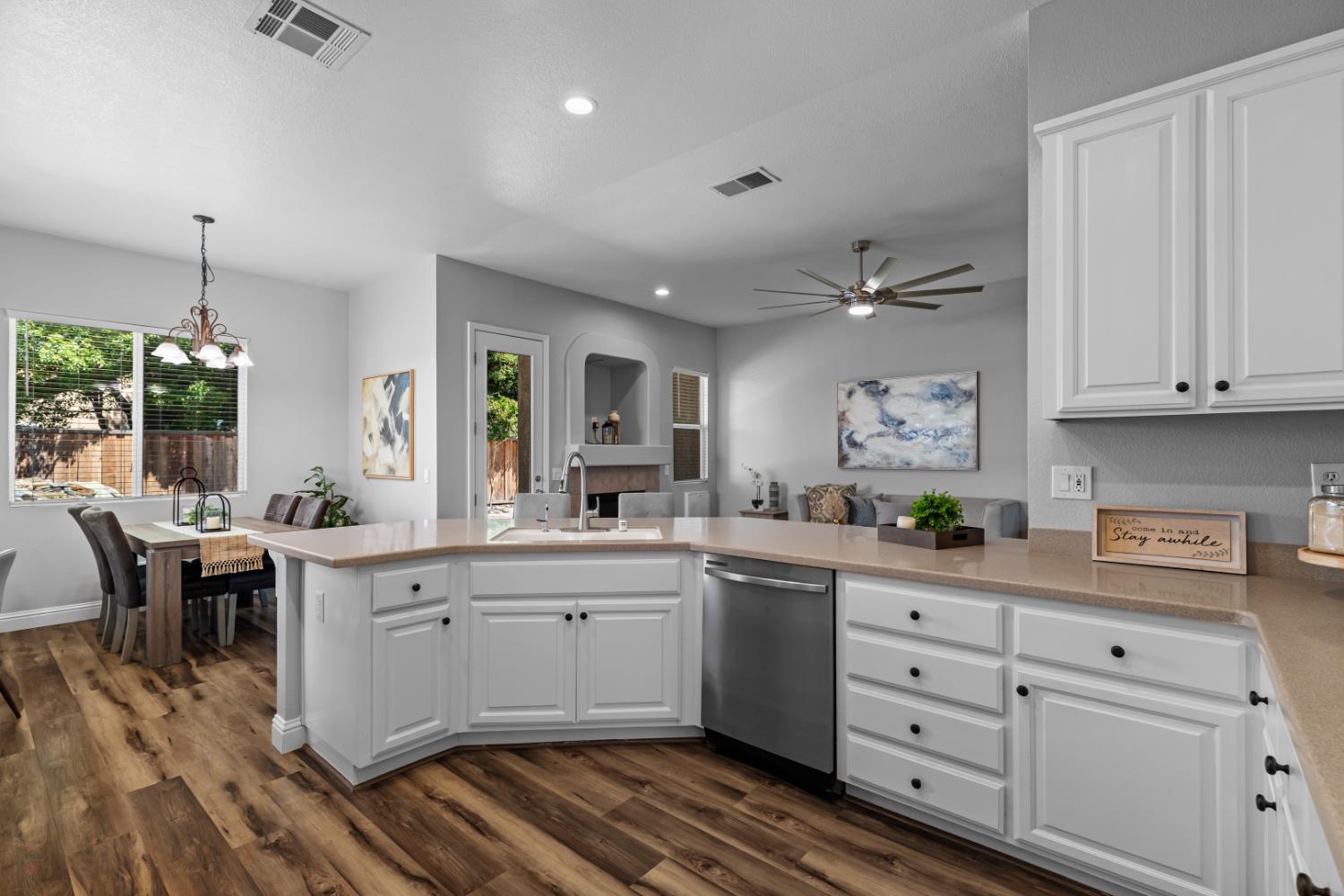 Detail Gallery Image 18 of 50 For 2219 Carol Ann Dr, Tracy,  CA 95377 - 4 Beds | 3 Baths