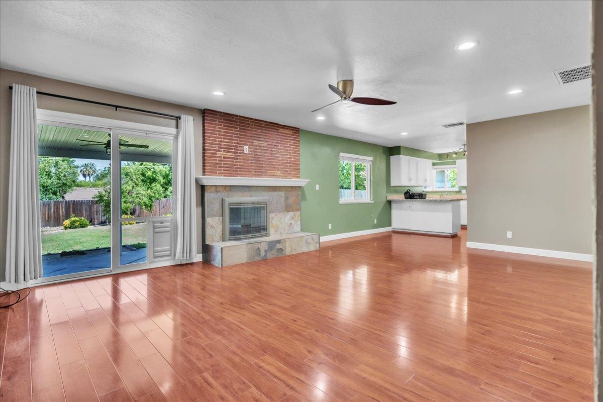 Detail Gallery Image 3 of 40 For 4732 Minaret Way, Carmichael,  CA 95608 - 2 Beds | 2 Baths