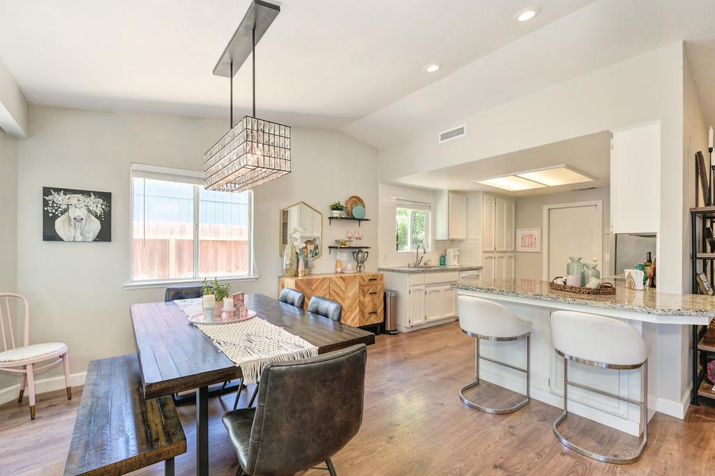 Detail Gallery Image 11 of 38 For 9763 Falcon Meadow, Elk Grove,  CA 95624 - 3 Beds | 2 Baths
