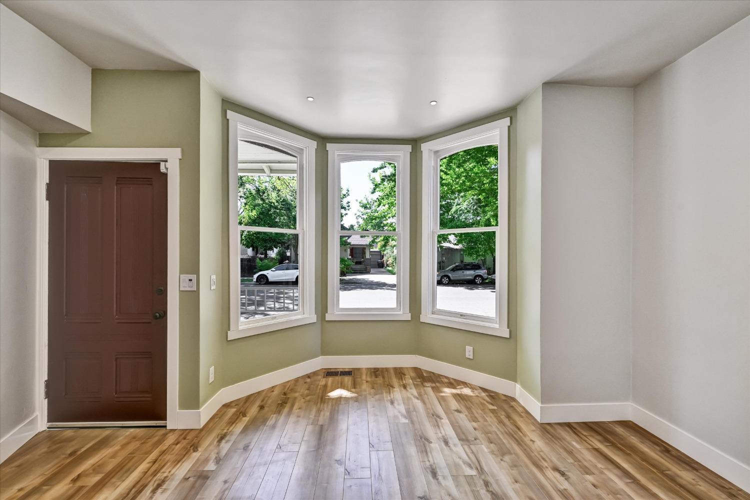Detail Gallery Image 20 of 32 For 2019 12th St, Sacramento,  CA 95818 - – Beds | – Baths