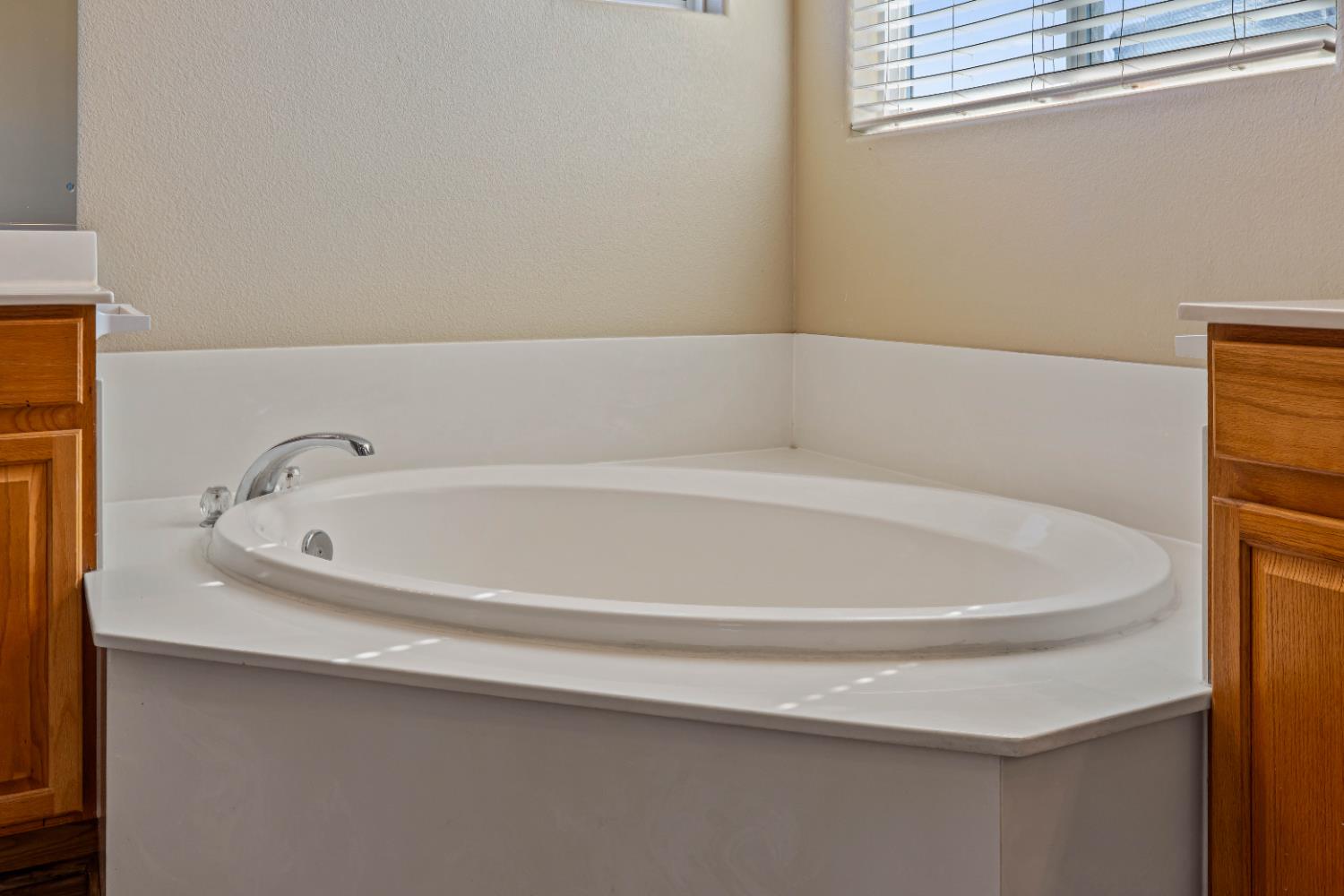 Detail Gallery Image 35 of 64 For 3913 Misty Ln, Modesto,  CA 95355 - 4 Beds | 3 Baths