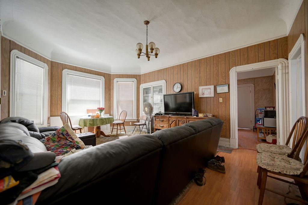 Detail Gallery Image 3 of 13 For 2220 15th St, Sacramento,  CA 95818 - – Beds | – Baths