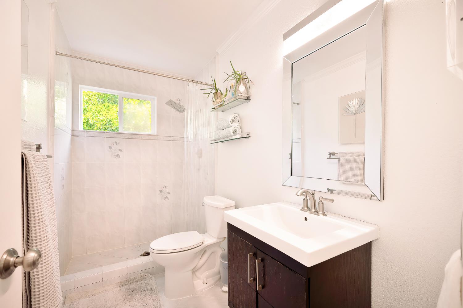 Detail Gallery Image 13 of 21 For 8174 Joe Rodgers Rd, Granite Bay,  CA 95746 - 3 Beds | 2/1 Baths