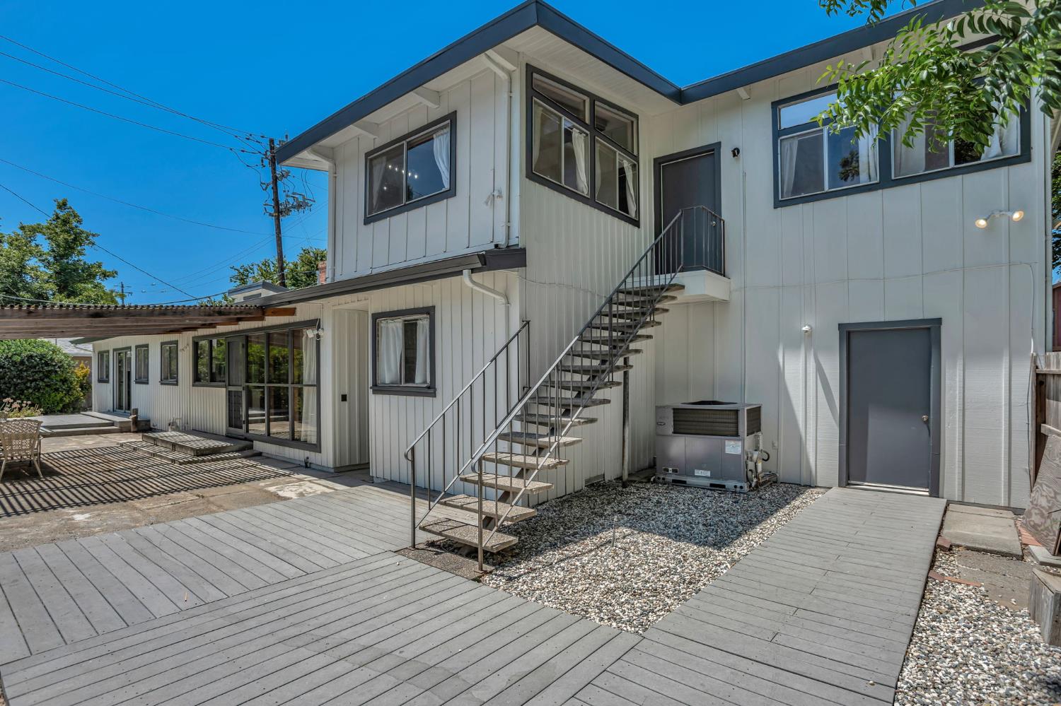 Detail Gallery Image 23 of 28 For 916 B St, Davis,  CA 95616 - 3 Beds | 3 Baths