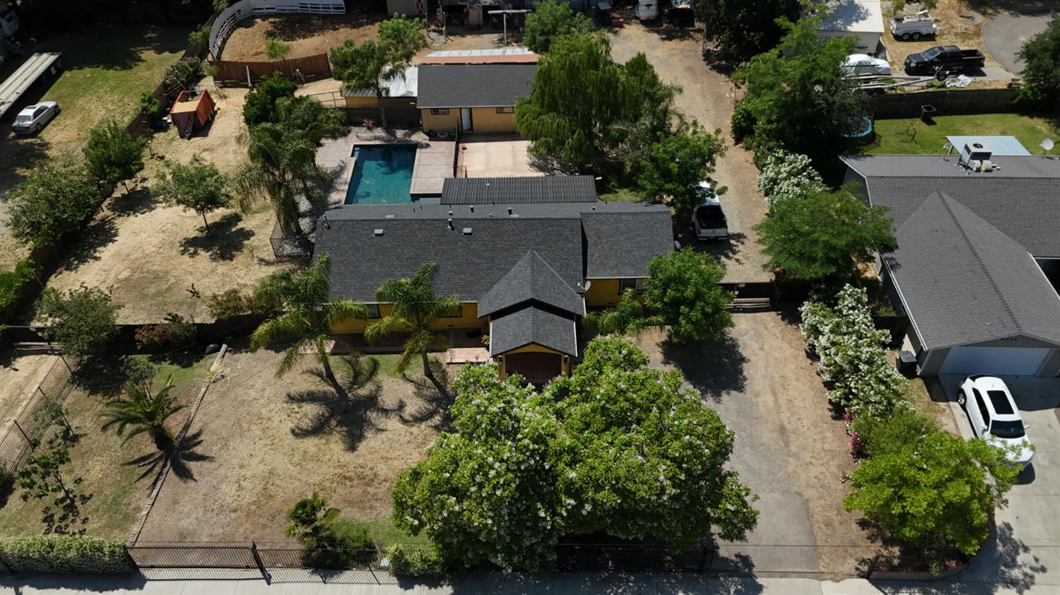 Detail Gallery Image 4 of 66 For 8033 Sunrise Blvd, Citrus Heights,  CA 95610 - 4 Beds | 3 Baths