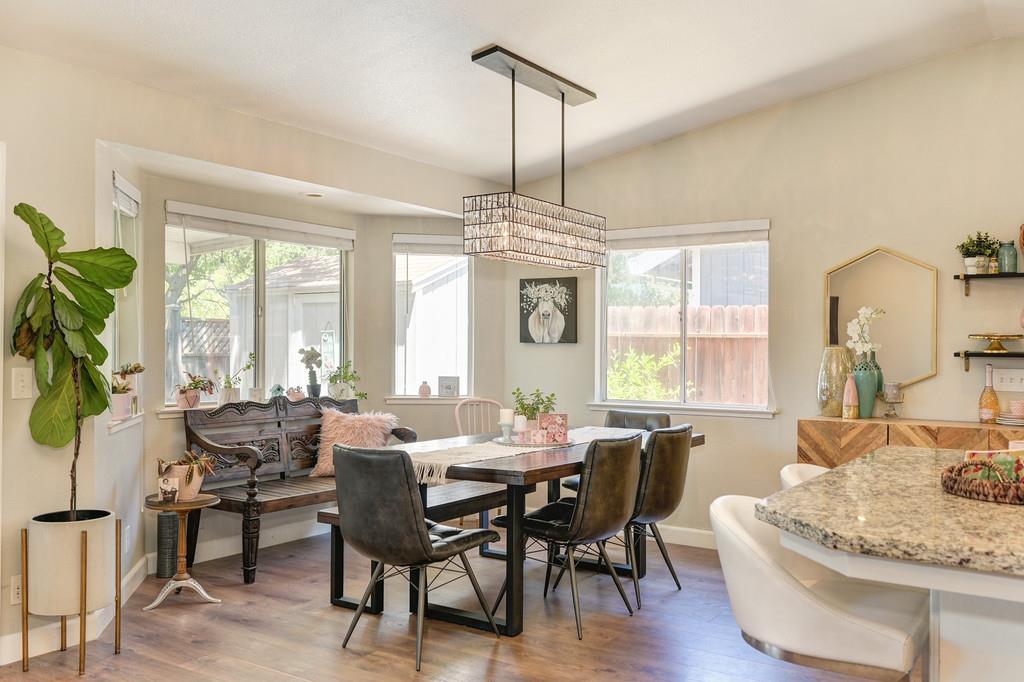 Detail Gallery Image 10 of 38 For 9763 Falcon Meadow, Elk Grove,  CA 95624 - 3 Beds | 2 Baths