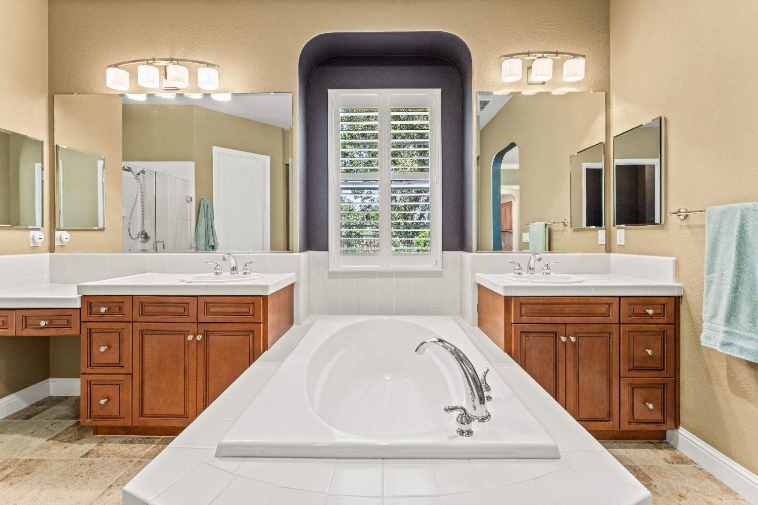 Detail Gallery Image 21 of 31 For 9535 Pinehurst Dr, Roseville,  CA 95747 - 4 Beds | 4 Baths