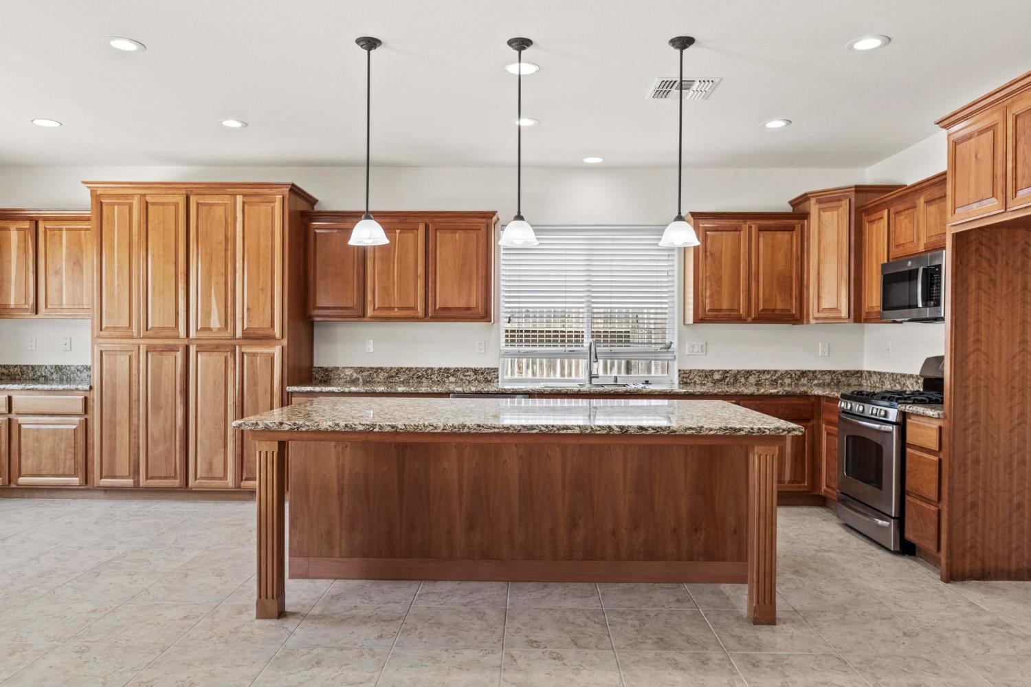 Detail Gallery Image 9 of 40 For 5582 Turnberry, Marysville,  CA 95901 - 3 Beds | 2/1 Baths