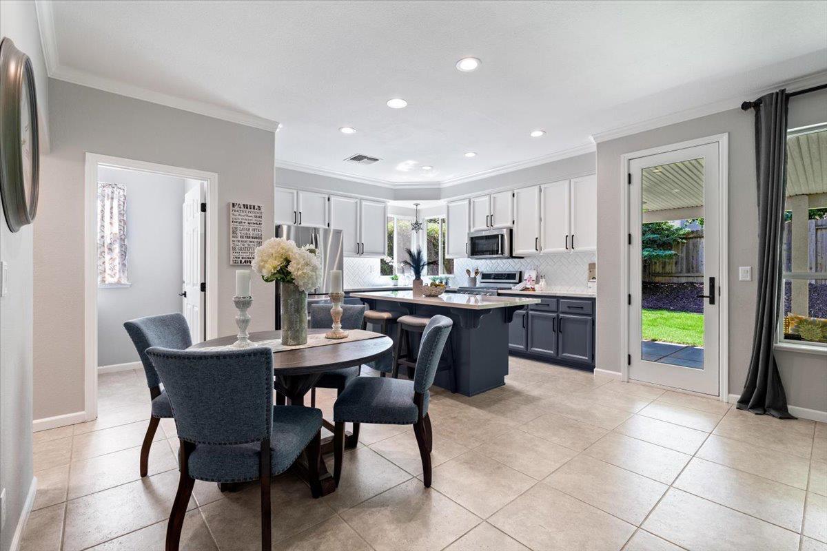 Detail Gallery Image 10 of 41 For 2204 Quarry Way, Rocklin,  CA 95765 - 3 Beds | 2/1 Baths