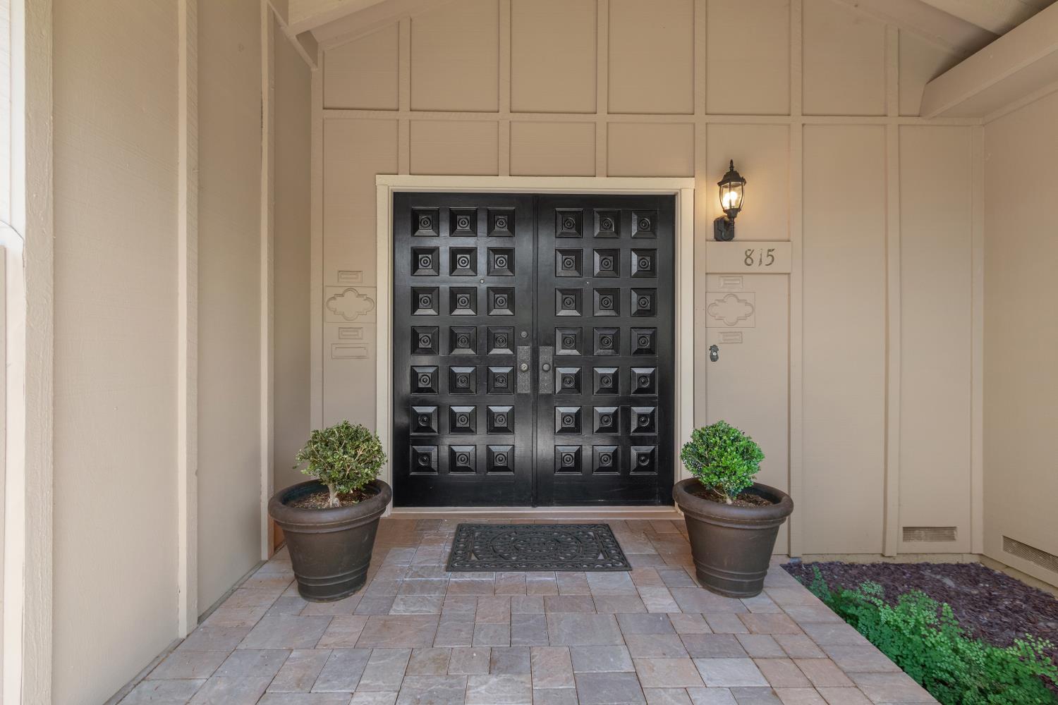 Detail Gallery Image 3 of 48 For 815 Commons Dr, Sacramento,  CA 95825 - 2 Beds | 2 Baths
