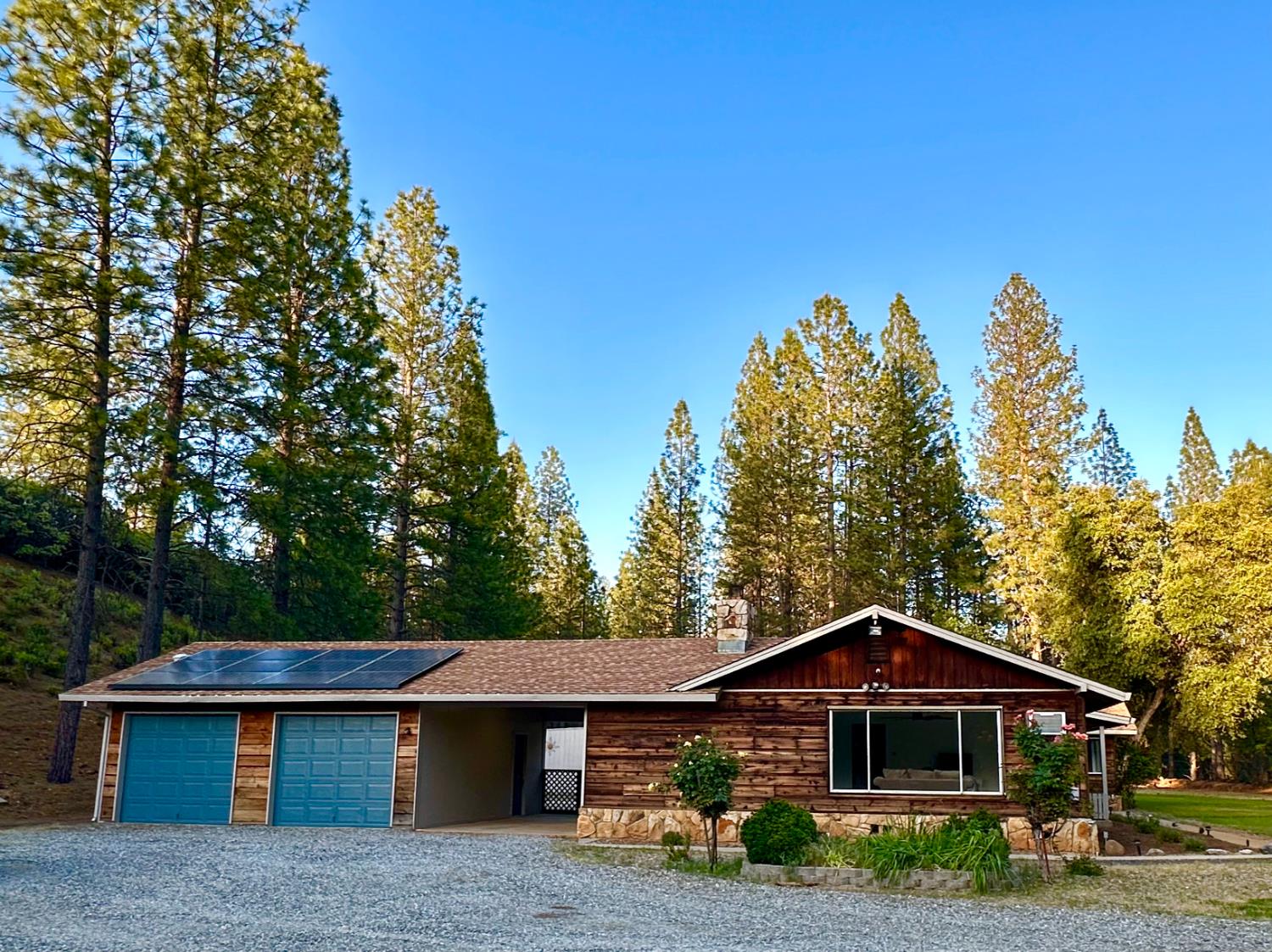 Detail Gallery Image 1 of 41 For 1997 Independence Cemetery Rd, Rail Road Flat,  CA 95257 - 3 Beds | 2 Baths