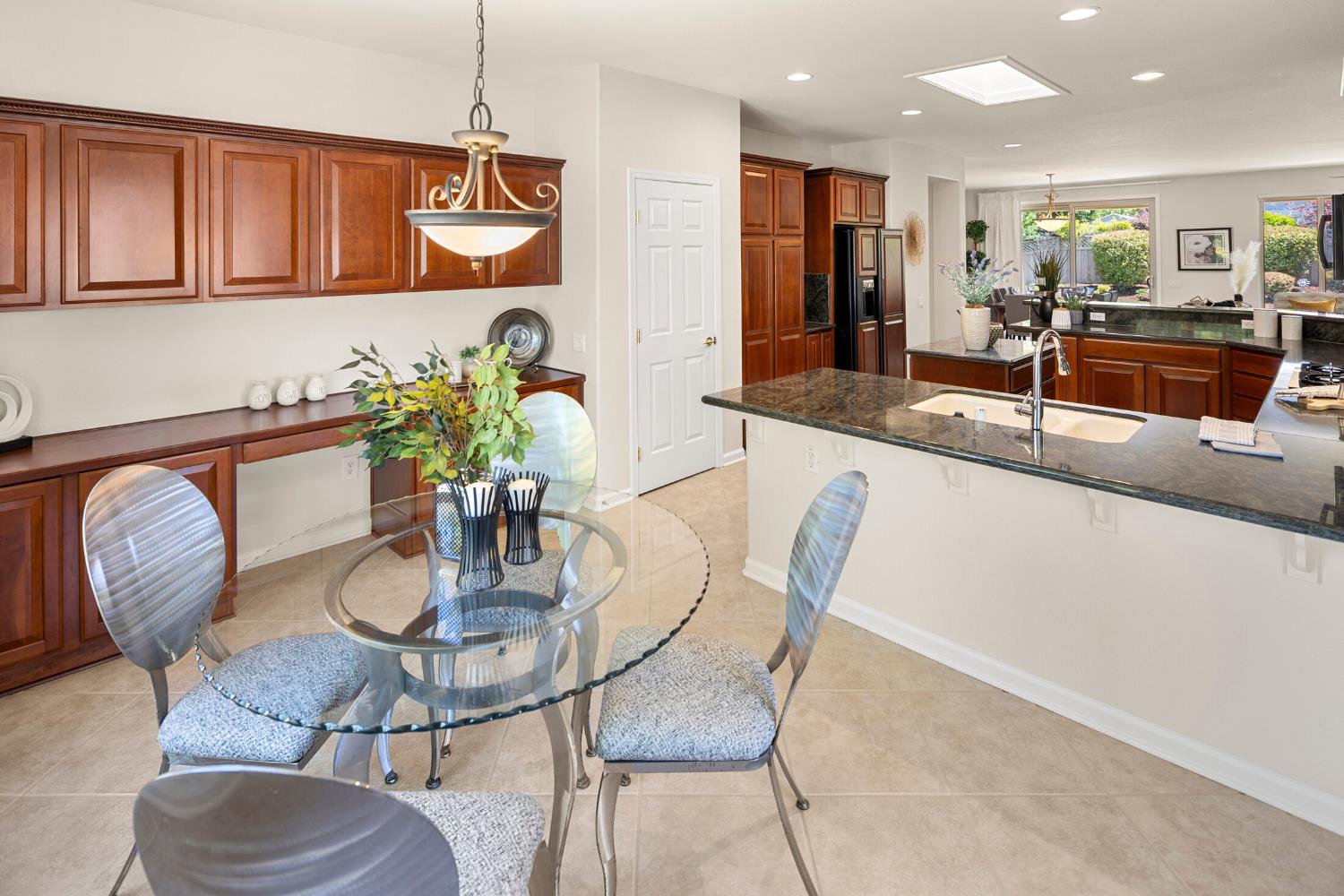 Detail Gallery Image 5 of 60 For 2160 Stone House Cir, Lincoln,  CA 95648 - 2 Beds | 2 Baths