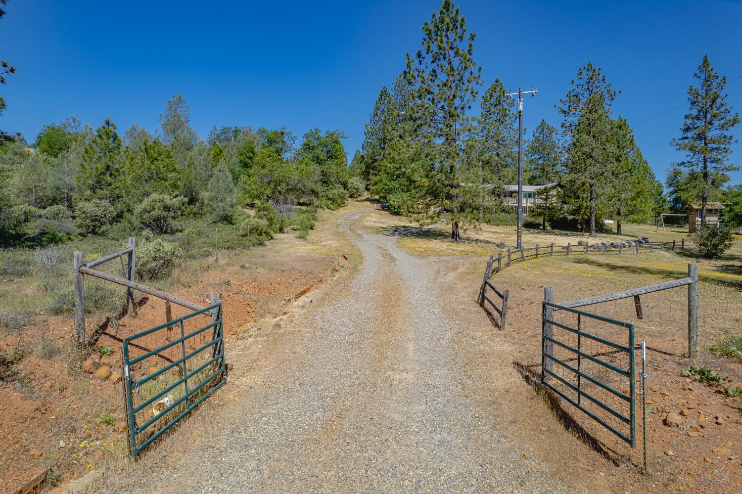 Detail Gallery Image 2 of 51 For 14056 Frenchtown Rd, Oregon House,  CA 95962 - 3 Beds | 2 Baths