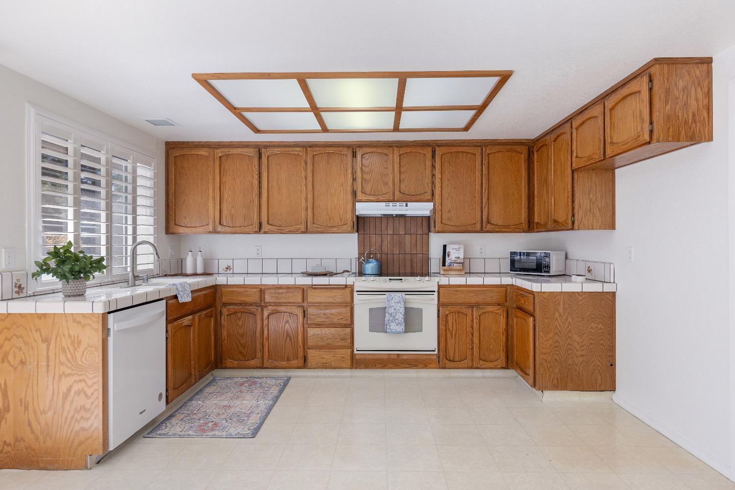 Detail Gallery Image 7 of 27 For 6401 El Porto Ln, Citrus Heights,  CA 95621 - 3 Beds | 2 Baths