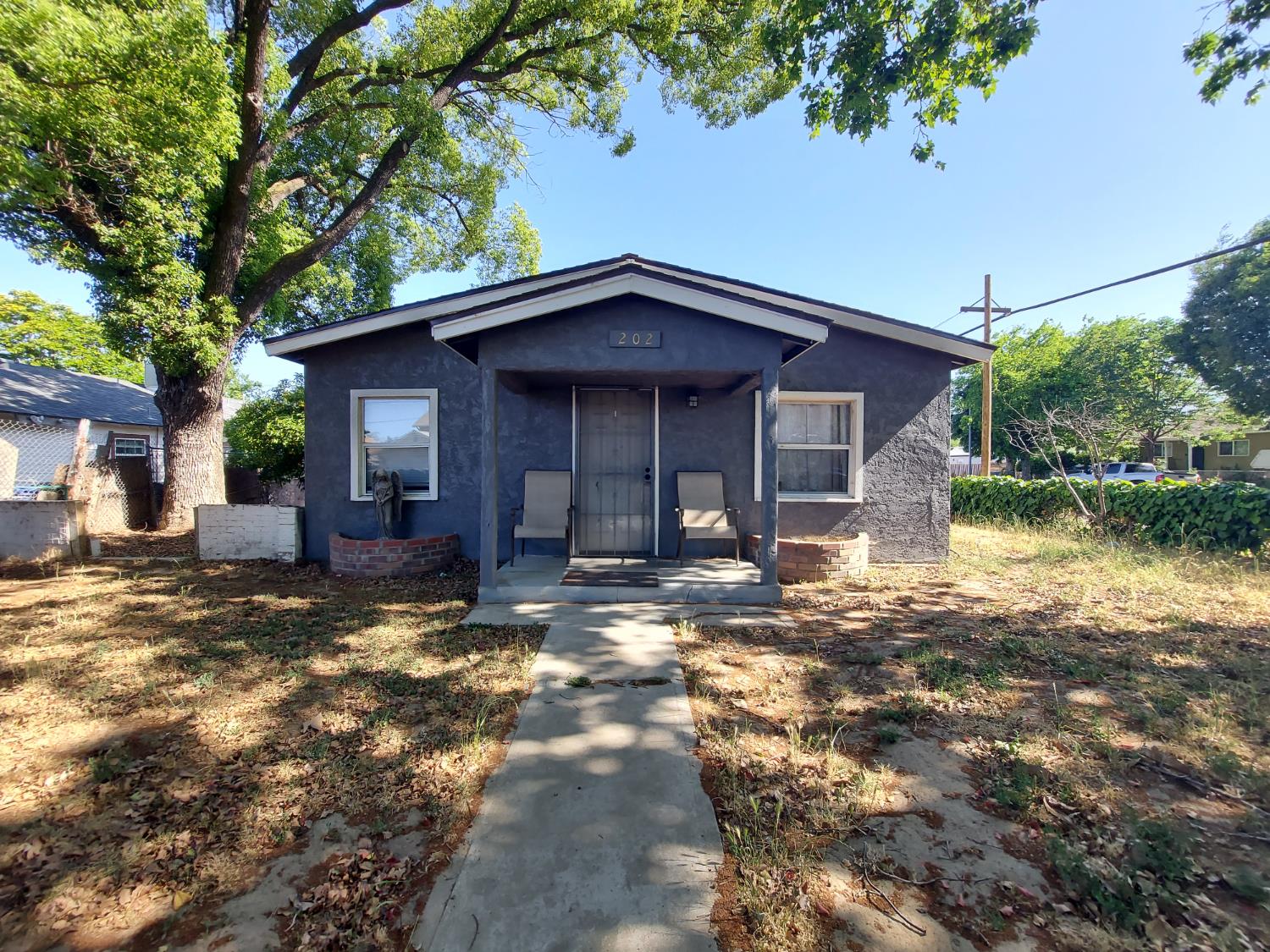 Detail Gallery Image 1 of 8 For 202 Spruce St, Modesto,  CA 95351 - 2 Beds | 1 Baths