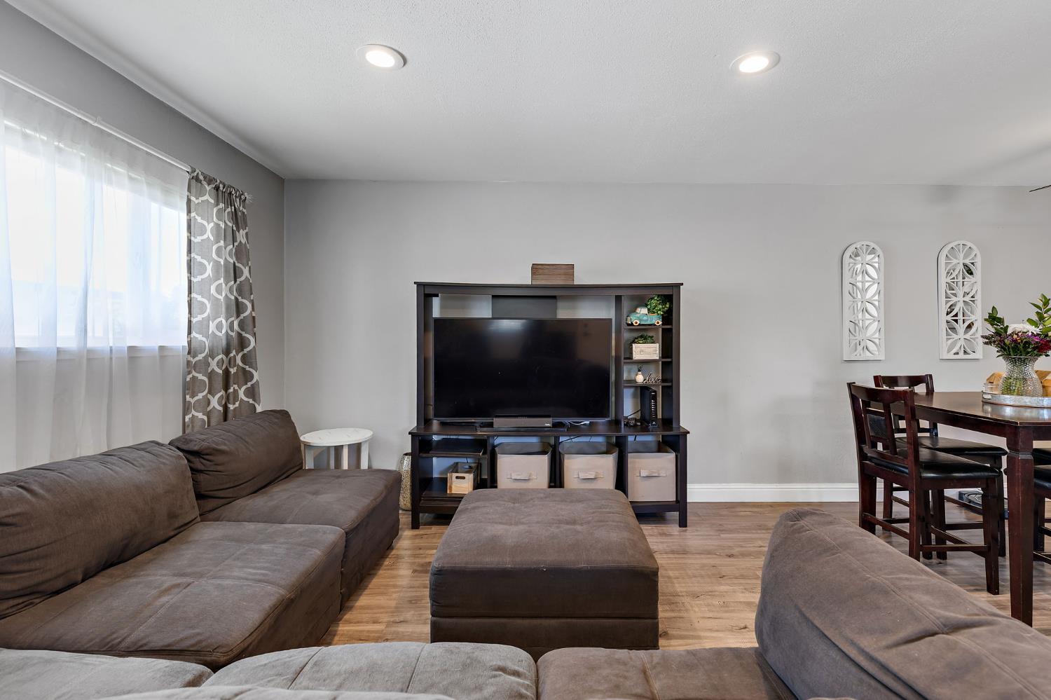 Detail Gallery Image 5 of 22 For 8943 El Mirador #4,  Elk Grove,  CA 95624 - 2 Beds | 1 Baths