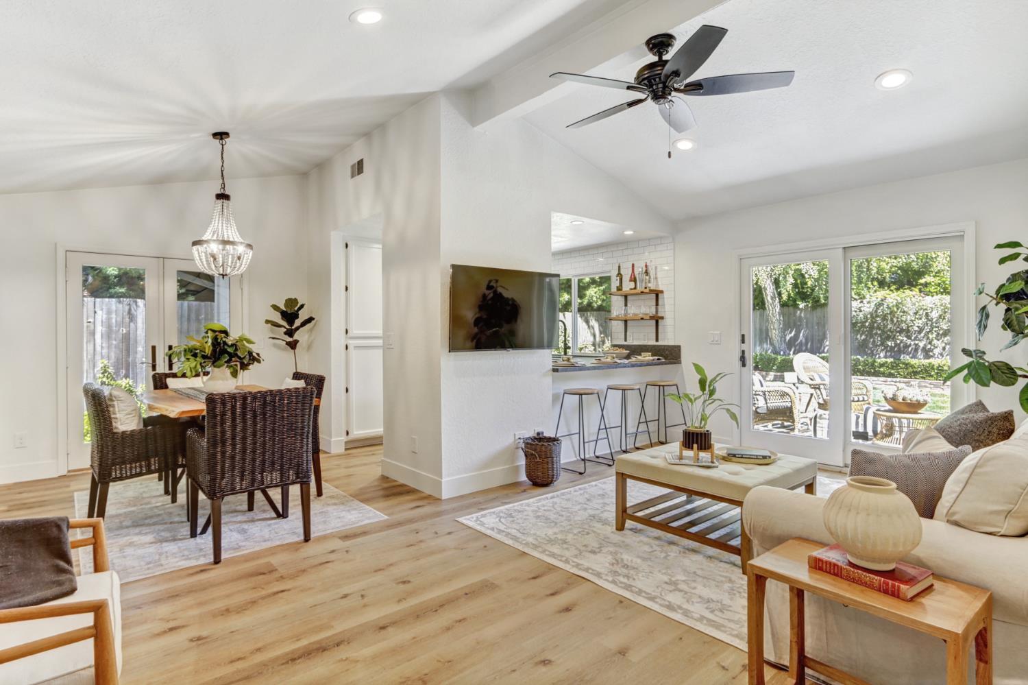Detail Gallery Image 8 of 38 For 4939 Kurz Cir, Carmichael,  CA 95608 - 3 Beds | 2 Baths