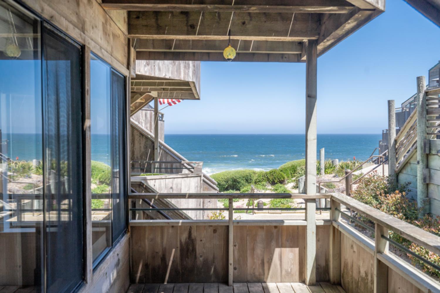Detail Gallery Image 1 of 16 For 1 Surf Way #108,  Monterey,  CA 93940 - 1 Beds | 1 Baths