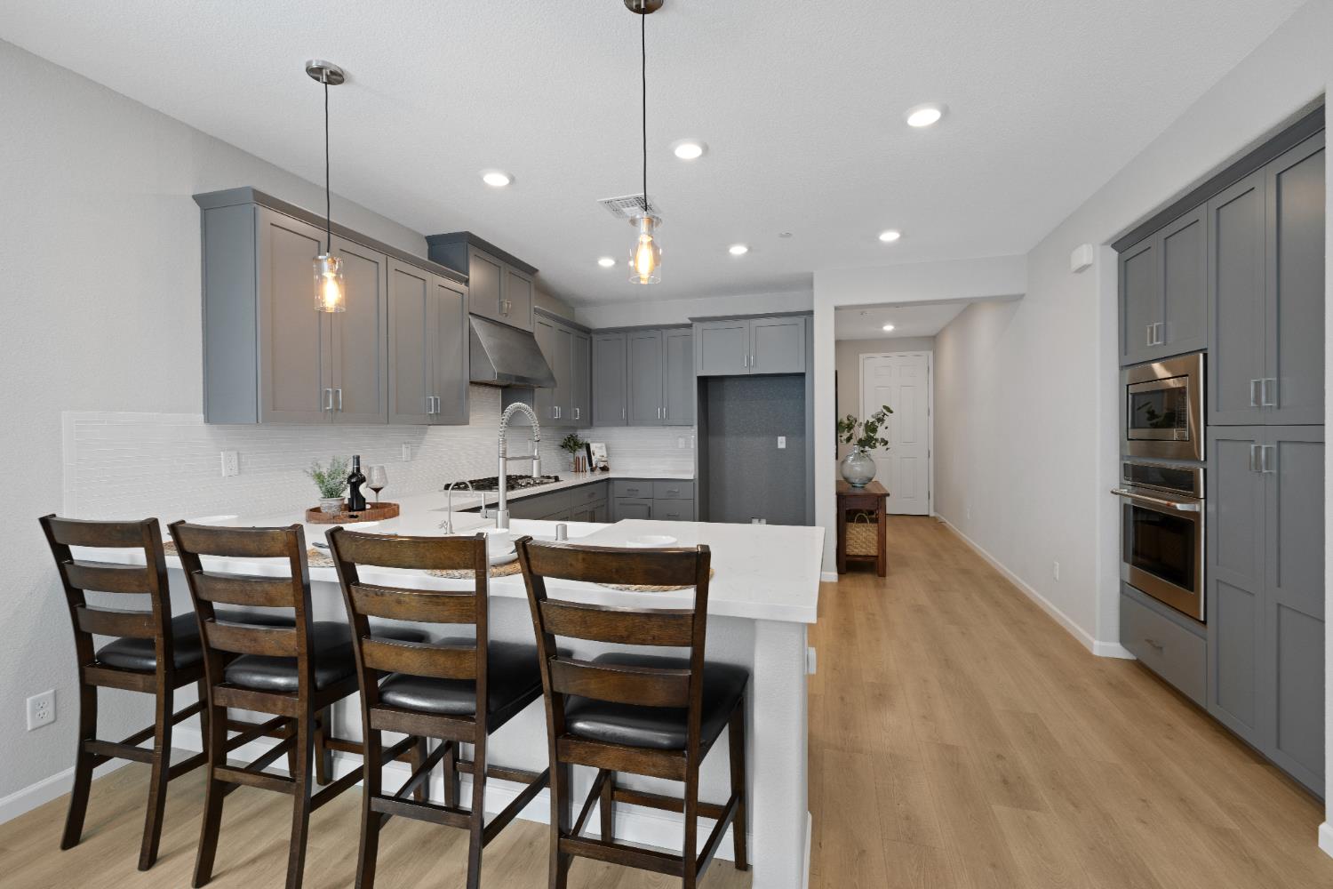 Detail Gallery Image 3 of 41 For 1687 Carson River Loop, Lincoln,  CA 95648 - 2 Beds | 2 Baths